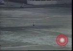 Standbild Wasserschläuche auf Demonstranten in Polen Krise verwendet Polen, 1981, aus Sekunde 45 historischem Filmmaterial Videoclip 65675056622