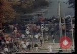 Standbild Wasserschläuche auf Demonstranten in Polen Krise verwendet Polen, 1981, aus Sekunde 49 historischem Filmmaterial Videoclip 65675056622