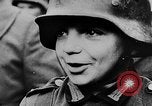 Immagine di Ultimi giorni sconfitta della Germania seconda guerra mondiale Europa, 1945, secondo 38 filmato di repertorio 65675056705