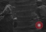 Standbild Wunden und medizinische Behandlung von US-Soldaten Pacific Theater, 1944, aus Sekunde 16 historischem Filmmaterial Videoclip 65675056748