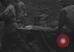 Standbild Wunden und medizinische Behandlung von US-Soldaten Pacific Theater, 1944, aus Sekunde 17 historischem Filmmaterial Videoclip 65675056748