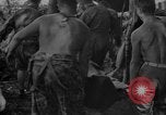 Standbild Wunden und medizinische Behandlung von US-Soldaten Pacific Theater, 1944, aus Sekunde 22 historischem Filmmaterial Videoclip 65675056748
