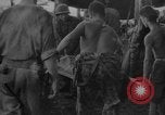 Standbild Wunden und medizinische Behandlung von US-Soldaten Pacific Theater, 1944, aus Sekunde 23 historischem Filmmaterial Videoclip 65675056748