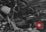Standbild Wunden und medizinische Behandlung von US-Soldaten Pacific Theater, 1944, aus Sekunde 35 historischem Filmmaterial Videoclip 65675056748