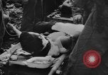 Standbild Wunden und medizinische Behandlung von US-Soldaten Pacific Theater, 1944, aus Sekunde 39 historischem Filmmaterial Videoclip 65675056748
