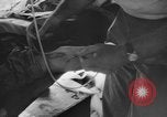 Standbild Wunden und medizinische Behandlung von US-Soldaten Pacific Theater, 1944, aus Sekunde 40 historischem Filmmaterial Videoclip 65675056748