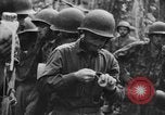 Standbild Wunden und medizinische Behandlung von US-Soldaten Pacific Theater, 1944, aus Sekunde 45 historischem Filmmaterial Videoclip 65675056748