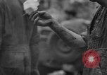 Standbild Wunden und medizinische Behandlung von US-Soldaten Pacific Theater, 1944, aus Sekunde 52 historischem Filmmaterial Videoclip 65675056748