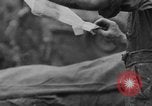 Standbild Wunden und medizinische Behandlung von US-Soldaten Pacific Theater, 1944, aus Sekunde 55 historischem Filmmaterial Videoclip 65675056748