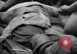 Standbild Wunden und medizinische Behandlung von US-Soldaten Pacific Theater, 1944, aus Sekunde 57 historischem Filmmaterial Videoclip 65675056748