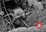 Standbild uns und feindliche Soldaten in Zweiten Weltkrieg Pacific Theater, 1944, aus Sekunde 7 historischem Filmmaterial Videoclip 65675056749