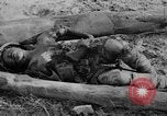 Standbild uns und feindliche Soldaten in Zweiten Weltkrieg Pacific Theater, 1944, aus Sekunde 9 historischem Filmmaterial Videoclip 65675056749
