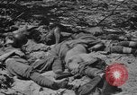 Standbild uns und feindliche Soldaten in Zweiten Weltkrieg Pacific Theater, 1944, aus Sekunde 10 historischem Filmmaterial Videoclip 65675056749