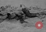 Standbild uns und feindliche Soldaten in Zweiten Weltkrieg Pacific Theater, 1944, aus Sekunde 11 historischem Filmmaterial Videoclip 65675056749