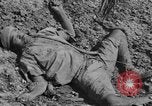 Standbild uns und feindliche Soldaten in Zweiten Weltkrieg Pacific Theater, 1944, aus Sekunde 13 historischem Filmmaterial Videoclip 65675056749