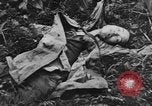 Standbild uns und feindliche Soldaten in Zweiten Weltkrieg Pacific Theater, 1944, aus Sekunde 21 historischem Filmmaterial Videoclip 65675056749