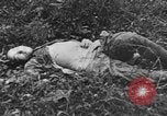 Standbild uns und feindliche Soldaten in Zweiten Weltkrieg Pacific Theater, 1944, aus Sekunde 22 historischem Filmmaterial Videoclip 65675056749