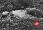 Standbild uns und feindliche Soldaten in Zweiten Weltkrieg Pacific Theater, 1944, aus Sekunde 23 historischem Filmmaterial Videoclip 65675056749