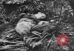 Standbild uns und feindliche Soldaten in Zweiten Weltkrieg Pacific Theater, 1944, aus Sekunde 24 historischem Filmmaterial Videoclip 65675056749