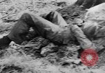 Standbild uns und feindliche Soldaten in Zweiten Weltkrieg Pacific Theater, 1944, aus Sekunde 30 historischem Filmmaterial Videoclip 65675056749