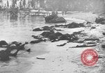 Standbild uns und feindliche Soldaten in Zweiten Weltkrieg Pacific Theater, 1944, aus Sekunde 35 historischem Filmmaterial Videoclip 65675056749