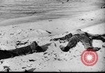 Standbild uns und feindliche Soldaten in Zweiten Weltkrieg Pacific Theater, 1944, aus Sekunde 44 historischem Filmmaterial Videoclip 65675056749