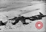 Standbild uns und feindliche Soldaten in Zweiten Weltkrieg Pacific Theater, 1944, aus Sekunde 47 historischem Filmmaterial Videoclip 65675056749