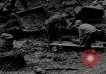 Standbild uns und feindliche Soldaten in Zweiten Weltkrieg Pacific Theater, 1944, aus Sekunde 48 historischem Filmmaterial Videoclip 65675056749