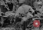 Standbild uns und feindliche Soldaten in Zweiten Weltkrieg Pacific Theater, 1944, aus Sekunde 54 historischem Filmmaterial Videoclip 65675056749