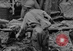 Standbild uns und feindliche Soldaten in Zweiten Weltkrieg Pacific Theater, 1944, aus Sekunde 57 historischem Filmmaterial Videoclip 65675056749
