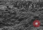 Standbild uns und feindliche Soldaten in Zweiten Weltkrieg Pacific Theater, 1944, aus Sekunde 60 historischem Filmmaterial Videoclip 65675056749