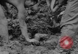 Standbild uns und feindliche Soldaten in Zweiten Weltkrieg Pacific Theater, 1944, aus Sekunde 62 historischem Filmmaterial Videoclip 65675056749