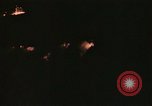 Immagine di Sbarco Nave cisterna ustioni di notte Hawaii USA, 1944, secondo 9 filmato di repertorio 65675056761