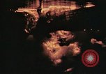 Immagine di Sbarco Nave cisterna ustioni di notte Hawaii USA, 1944, secondo 15 filmato di repertorio 65675056761