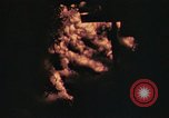 Immagine di Sbarco Nave cisterna ustioni di notte Hawaii USA, 1944, secondo 21 filmato di repertorio 65675056761