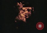 Immagine di Sbarco Nave cisterna ustioni di notte Hawaii USA, 1944, secondo 24 filmato di repertorio 65675056761