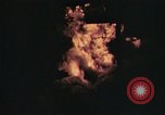 Immagine di Sbarco Nave cisterna ustioni di notte Hawaii USA, 1944, secondo 29 filmato di repertorio 65675056761