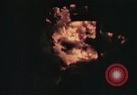 Immagine di Sbarco Nave cisterna ustioni di notte Hawaii USA, 1944, secondo 30 filmato di repertorio 65675056761