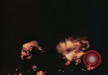 Immagine di Sbarco Nave cisterna ustioni di notte Hawaii USA, 1944, secondo 33 filmato di repertorio 65675056761