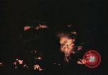 Immagine di Sbarco Nave cisterna ustioni di notte Hawaii USA, 1944, secondo 41 filmato di repertorio 65675056761
