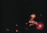 Immagine di Sbarco Nave cisterna ustioni di notte Hawaii USA, 1944, secondo 47 filmato di repertorio 65675056761