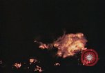 Immagine di Sbarco Nave cisterna ustioni di notte Hawaii USA, 1944, secondo 49 filmato di repertorio 65675056761