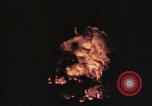 Immagine di Sbarco Nave cisterna ustioni di notte Hawaii USA, 1944, secondo 56 filmato di repertorio 65675056761