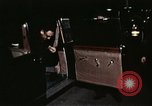 Standbild Henry Kissinger der Besuch Peking China, 1973, aus Sekunde 35 historischem Filmmaterial Videoclip 65675056778