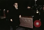 Standbild Henry Kissinger der Besuch Peking China, 1973, aus Sekunde 36 historischem Filmmaterial Videoclip 65675056778