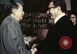 Standbild Henry Kissinger der Besuch Peking China, 1973, aus Sekunde 42 historischem Filmmaterial Videoclip 65675056778
