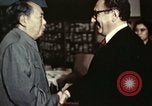 Standbild Henry Kissinger der Besuch Peking China, 1973, aus Sekunde 43 historischem Filmmaterial Videoclip 65675056778