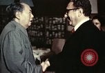 Standbild Henry Kissinger der Besuch Peking China, 1973, aus Sekunde 45 historischem Filmmaterial Videoclip 65675056778