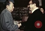 Standbild Henry Kissinger der Besuch Peking China, 1973, aus Sekunde 48 historischem Filmmaterial Videoclip 65675056778