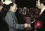 Standbild Henry Kissinger der Besuch Peking China, 1973, aus Sekunde 50 historischem Filmmaterial Videoclip 65675056778